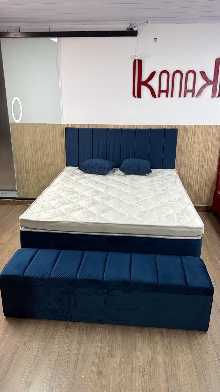 casal com pillow top - azul ripado showroom com recamier