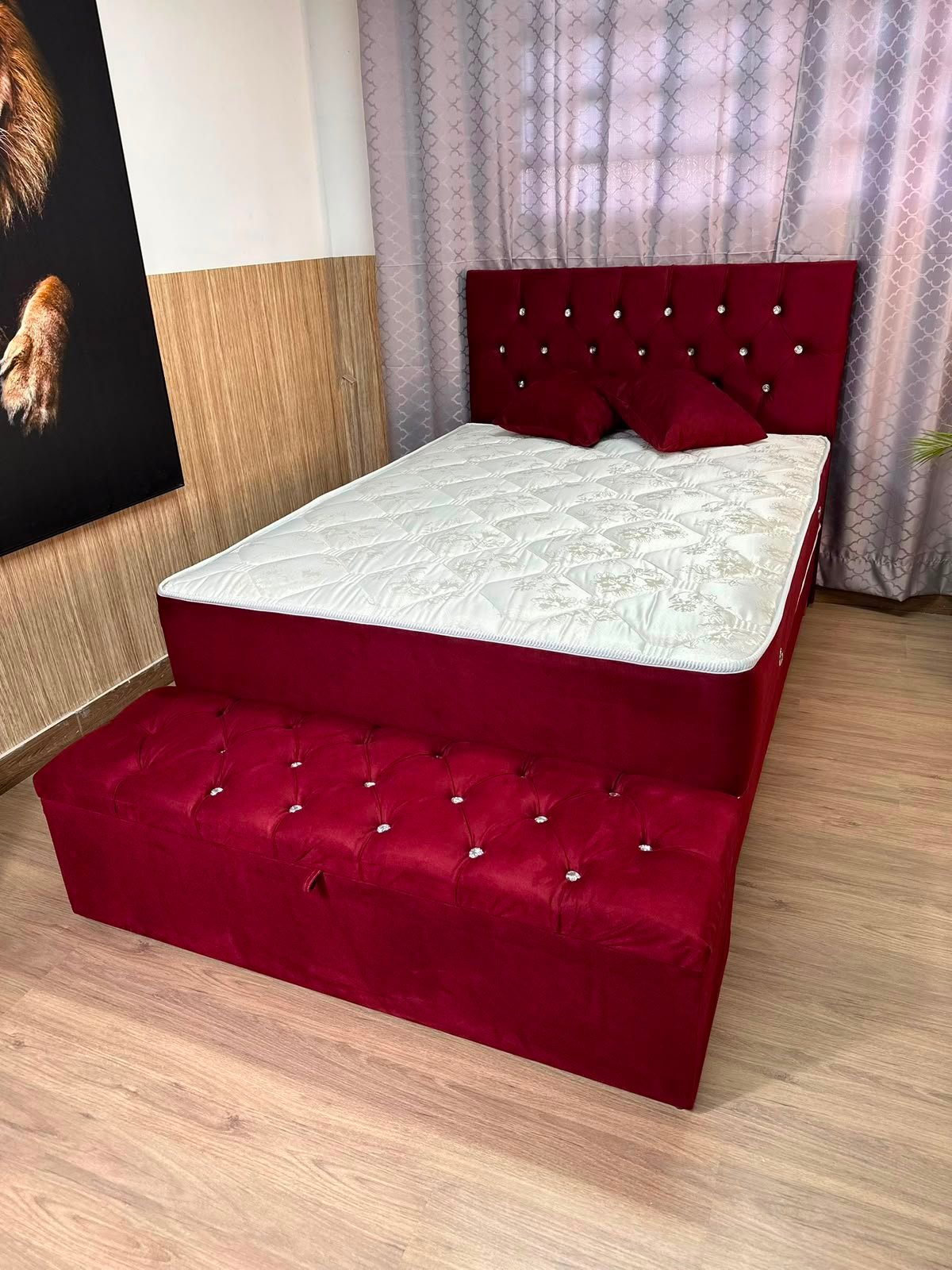 casal sem pillow top - vinho parede leao com recamier