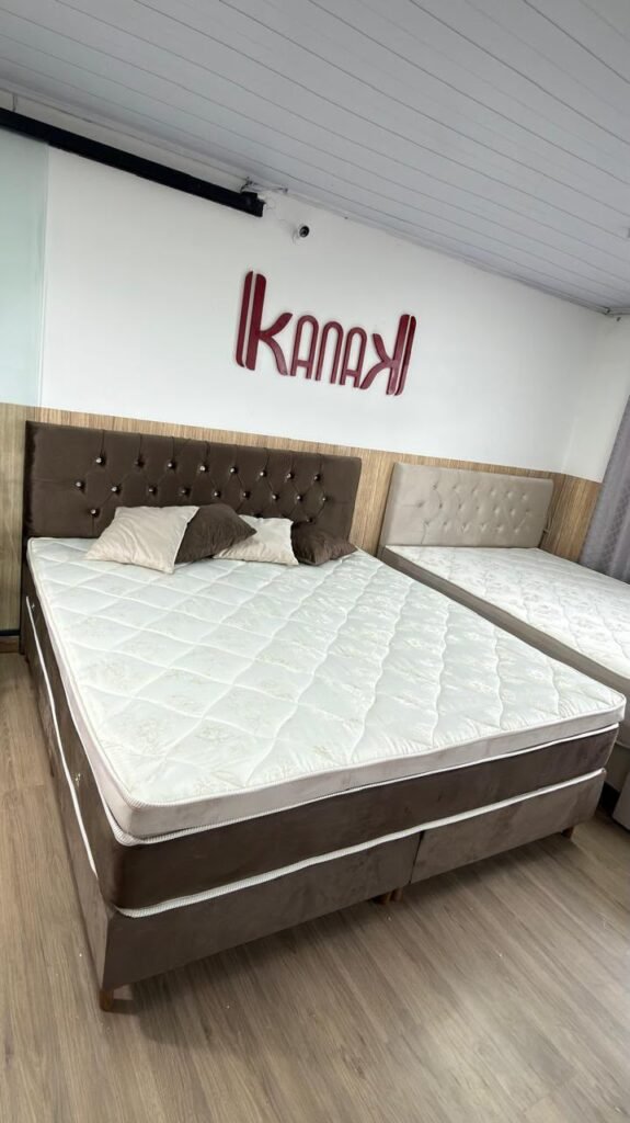 queensize com pillow top - marrom showroom sem recamier